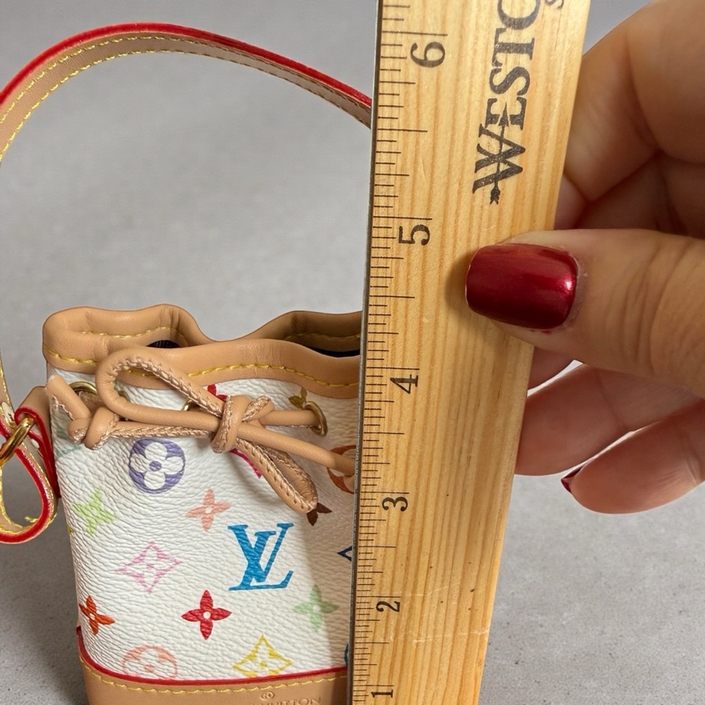 NWOT LV White/Tan Multicolor Mini Bag Bucket - Bag Charm/Keychain - Picture 9 of 13